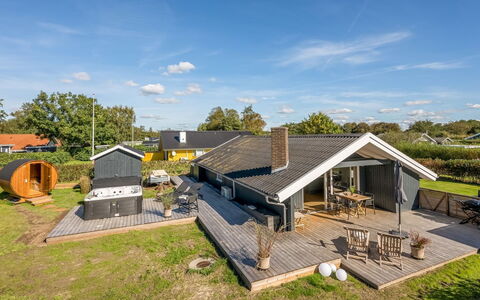Thamina - 200M to the Fjord: Home, Roof, House, Door, Cottage, Shade, Garden, Groundcover, Porch, Yard