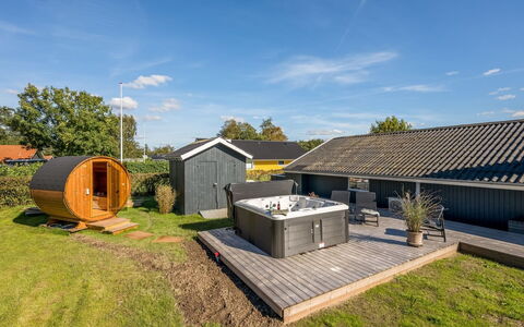 Thamina - 200M to the Fjord: Home, Roof, House, Door, Cottage, Shade, Garden, Groundcover, Porch, Yard