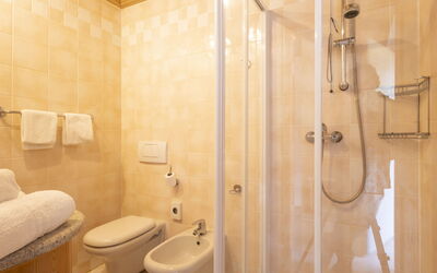 Accommodation:&nbsp;Mono 4 App.232 637.2