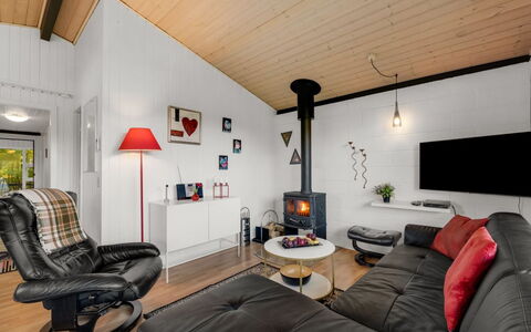 Sjarlotte - 400M to the Fjord: Home, Roof, House, Door, Cottage, Shade, Garden, Groundcover, Porch, Yard