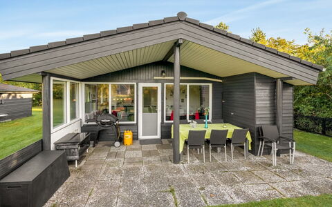 Sjarlotte - 400M to the Fjord: Home, Roof, House, Door, Cottage, Shade, Garden, Groundcover, Porch, Yard