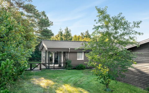 Sjarlotte - 400M to the Fjord: Home, Roof, House, Door, Cottage, Shade, Garden, Groundcover, Porch, Yard