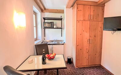 Accommodation:&nbsp;Cheeky Apartment 649.1