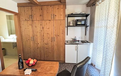 Accommodation:&nbsp;Cheeky Apartment 649.4