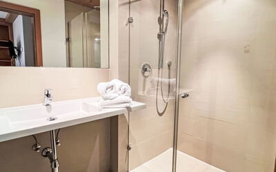 Accommodation:&nbsp;Cheeky Apartment 649.5