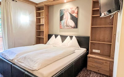 Accommodation:&nbsp;Studio 649.2