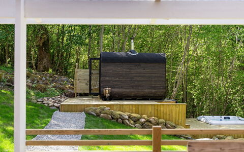 Leas Pärla: Wood, Garden, Hardwood, Shade, Backyard, Natural Material, Wood Stain, Deck, Landscaping, Outdoor Structure
