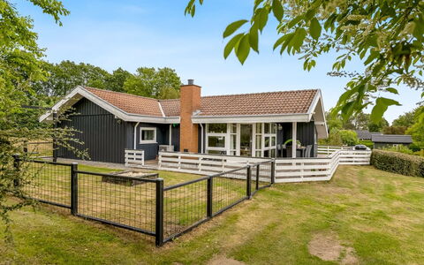 Joonatan - 900M from the Sea: Roof, House, Home, Cottage, Door, Siding, Deck, Porch, Plank, Hardwood