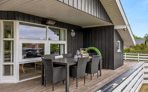 Joonatan - 900M from the Sea: Roof, House, Home, Cottage, Door, Siding, Deck, Porch, Plank, Hardwood
