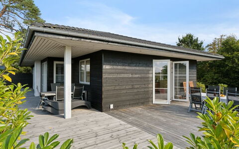 Alvia - 1.6Km from the Sea: Vegetation, Shrub, Spring, Cottage, Garden, Shade, Backyard, Yard, Chair