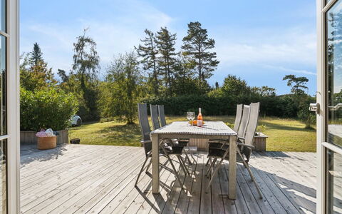 Alvia - 1.6Km from the Sea: Vegetation, Shrub, Spring, Cottage, Garden, Shade, Backyard, Yard, Chair
