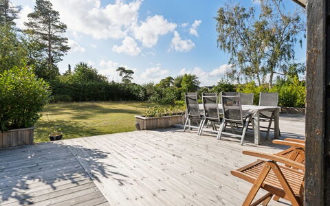 Alvia - 1.6Km from the Sea: Vegetation, Shrub, Spring, Cottage, Garden, Shade, Backyard, Yard, Chair