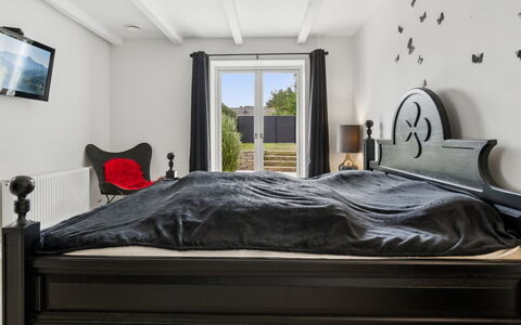 Rusalina - 20M from the Sea: Furniture, Bed, Bedroom, Interior Design, Flooring, Floor, Bedding, Bed Sheet, Wood, Linens