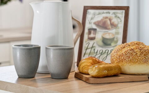 Baarde - 1.2Km from the Sea: Tableware, Serveware, Food, Dishware, Porcelain, Ingredient, Drinkware