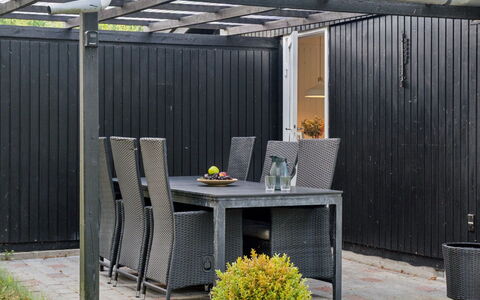 Baarde - 1.2Km from the Sea: Garden, Design, Plank, Hardwood, Backyard, Flowerpot, Outdoor Structure, Pergola, Houseplant