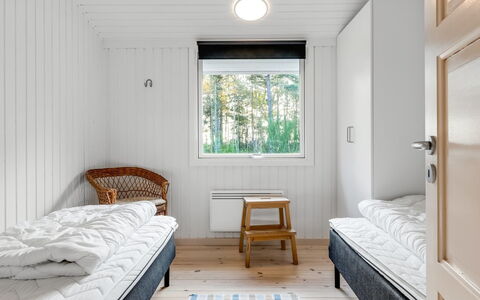 Alika - 300M from the Sea: Wall, Wood, Flooring, Floor, Bedroom, Interior Design, Ceiling, Home, Bed, Room