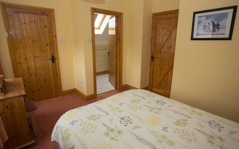 Willow Grove Hc No. 3: Bed, Bedroom, Wood, Bed Sheet, Bedding, Furniture, Floor, Interior Design, Flooring, Linens