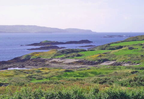 Old Barn Cottage Heir Island: Body Of Water, Coast, Natural Landscape, Coastal And Oceanic Landforms, Horizon, Highland, Sea, Hill, Terrain, Grassland