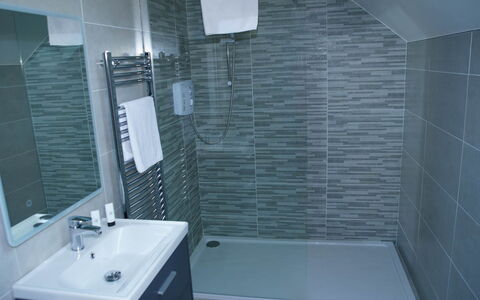 Dingle Cy (Tr4) - 3 Bed No 12: Bathroom, Plumbing Fixture, Flooring, Floor, Interior Design, Sink, Bathroom Sink, Tap, Plumbing, Tile