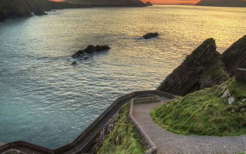 Dingle Cy (Tr4) - 3 Bed No 12: Water, Body Of Water, Coast, Headland, Coastal And Oceanic Landforms, Sea, Natural Landscape, Terrain, Rock, Promontory