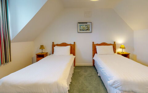 Ballybunion(Tr4) Hc No 7: Wood, Interior Design, Furniture, Textile, Floor, Flooring, Ceiling, Room, Bed, Bedroom