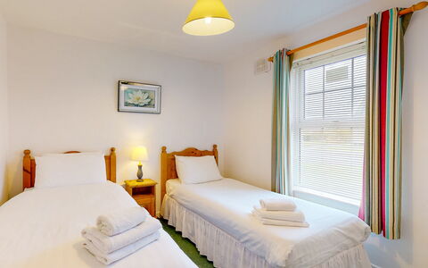Ballybunion(Tr4) Hc No 27: Hardwood, Bedroom, Wood Stain, Bed Frame, Hotel, Bedding, Bed, Window Treatment, Lamp, Linens