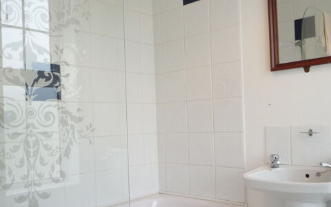 Ballybunion(Tr4) Hc No 27: Plumbing Fixture, Bathroom, Wall, Flooring, Plumbing, Interior Design, Tap, Bathroom Sink, Floor, Bathtub