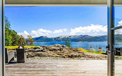 Holmen: Water, Body Of Water, Coast, Coastal And Oceanic Landforms, Sea, Summer, Beach, Ocean, Tourist Attraction, Shore
