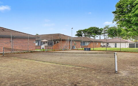 Asfrid - 80M from the Sea: Grass, Residential Area, Land Lot, Plain, Wire Fencing, Chain-Link Fencing, Lawn, Shade, Tennis Court, Fence