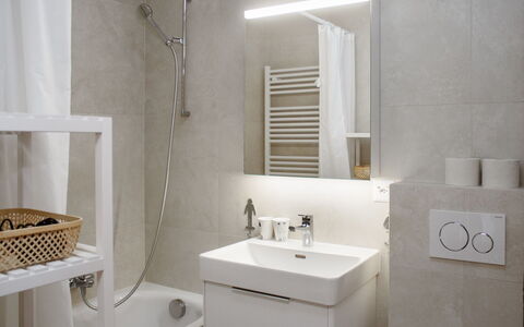 Apollo 2: Interior Design, Flooring, Wall, Plumbing Fixture, Floor, Bathroom, Sink, Bathroom Sink, Mirror, Tap