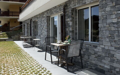 Apollo 2: Composite Material, Concrete, Flagstone, Stone Wall, Balcony, Outdoor Furniture, Brick, Shade, Cobblestone