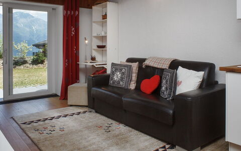 Apollo 2: Furniture, Interior Design, Couch, Flooring, Floor, Wood, Living Room, Ceiling, Room, Apartment
