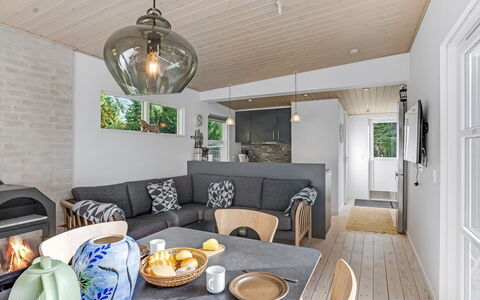 Cornel - 300M from the Sea: Blue, Cottage, House, Home, Farmhouse, Estate, Siding