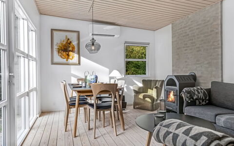 Cornel - 300M from the Sea: Blue, Cottage, House, Home, Farmhouse, Estate, Siding