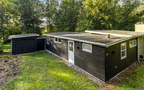 Cornel - 300M from the Sea: Blue, Cottage, House, Home, Farmhouse, Estate, Siding