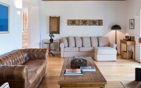 Casaita: Furniture, Interior Design, Couch, Flooring, Wood, Living Room, Floor, Room, Table, Home