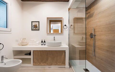 Casaita: Interior Design, Flooring, Bathroom, Plumbing Fixture, Bathroom Sink, Wall, Sink, Floor, Wood, Mirror