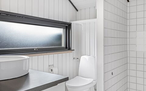 Filipa - 200M from the Sea: Wall, Plumbing Fixture, Wood, Interior Design, Bathroom, Flooring, Floor, Plumbing, Ceiling, Tap
