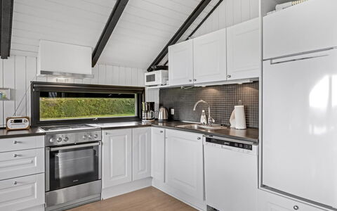 Filipa - 200M from the Sea: Kitchen, Major Appliance, Countertop, Kitchen Appliance, Interior Design, Ceiling, Flooring, Plumbing Fixture, Cabinetry, Kitchen Stove