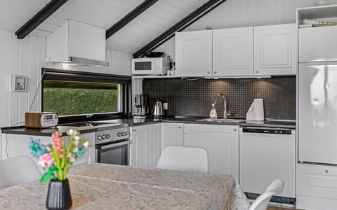Filipa - 200M from the Sea: Kitchen, Major Appliance, Kitchen Appliance, Countertop, Kitchen Stove, Plumbing Fixture, Kitchen Sink, Sink, Tap, Ceiling