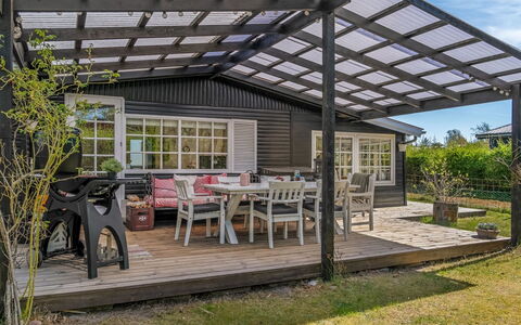 Kamilla - from the Sea: Roof, Garden, Shade, Porch, Patio, Outdoor Structure, Awning, Yard, Deck, Garden Buildings