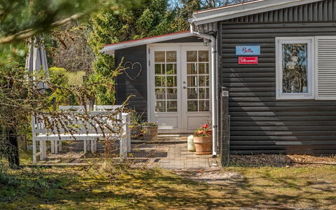 Kamilla - from the Sea: House, Shrub, Home, Cottage, Siding, Door, Garden Buildings, Garden, Yard