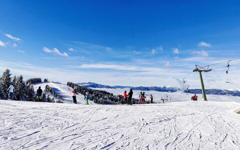 Sankt Urban 100: Sky, Snow, Winter, Recreation, Sports, Piste, Glacial Landform, Skiing, Outdoor Recreation
