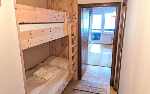 Sankt Urban 100: Wood, Bunk Bed, Bedroom, Bed, Flooring, Floor, Furniture, Interior Design, Bed Sheet, Bed Frame