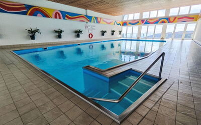 Sankt Urban 100: Flooring, Swimming Pool, Floor, Ceiling, Resort, Hall, Leisure Centre, Hotel, Resort Town, Tile