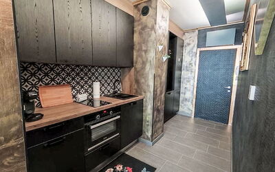 Urban & Florian 100.5: Flooring, Wood, Floor, Interior Design, Ceiling, Countertop, Lighting, Kitchen, Room, Apartment
