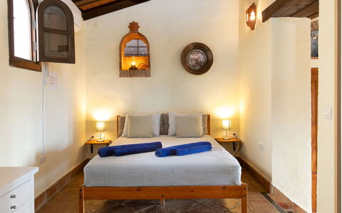 Comendador: Wall, Flooring, Furniture, Interior Design, Floor, Wood, Ceiling, Bed, Bedroom, Lighting