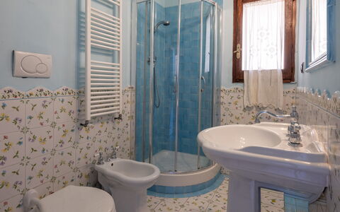 Cuore Di Firenze Apartment: Interior Design, Flooring, Plumbing Fixture, Floor, Bathroom, Lighting, Bathroom Sink, Furniture, Tap, Sink