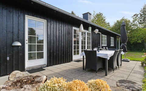 Domi - 1.3Km from the Sea: Building, House, Window, Home, Roof, Residential Area, Shrub, Cottage, Land Lot