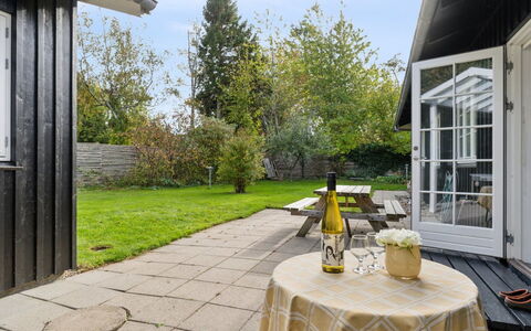 Domi - 1.3Km from the Sea: Building, House, Window, Home, Roof, Residential Area, Shrub, Cottage, Land Lot